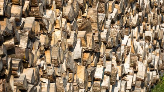 Drewno - ekologiczne paliwo według nowych warunków technicznych