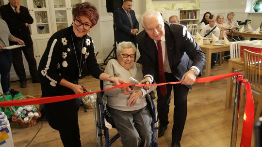 Kącik Babci i Dziadka z kominkiem - otwarcie w Legnicy