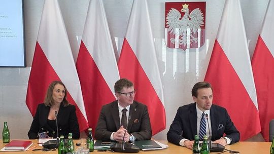 Relacja z konferencji IGU OZE w Sejmie - okiem wydawcy Świata Kominków Relacja z konferencji IGU OZE w Sejmie - okiem wydawcy Świata Kominków