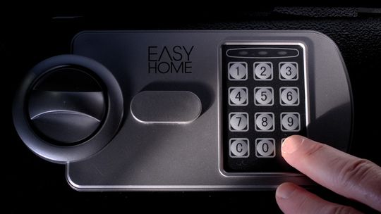 Sejf na broń a przechowywanie akcesoriów – jak zorganizować przestrzeń w środku, by mieć porządek? Sejf na broń a przechowywanie akcesoriów – jak zorganizować przestrzeń w środku, by mieć porządek?