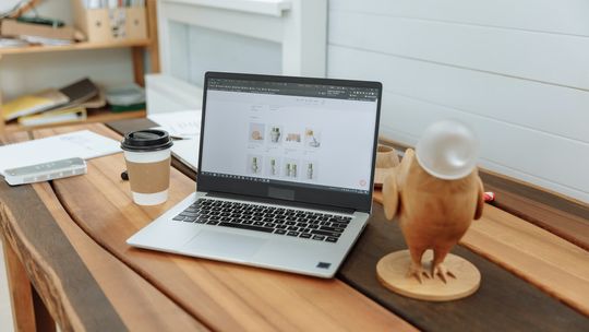 SEO a marketing społecznościowy: Jak agencje w Białymstoku łączą obie strategie dla lepszych wyników?