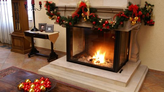 Świąteczna dekoracja kominka