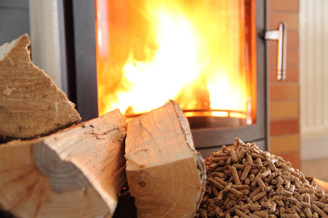 Za ile kupimy drewno opałowe i pellet drzewny (listopad 2022)? - spadek cen paliw