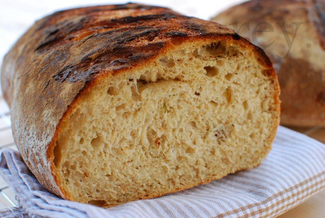 Chleb z pieczonymi ziemniakami na Pâte Fermentée