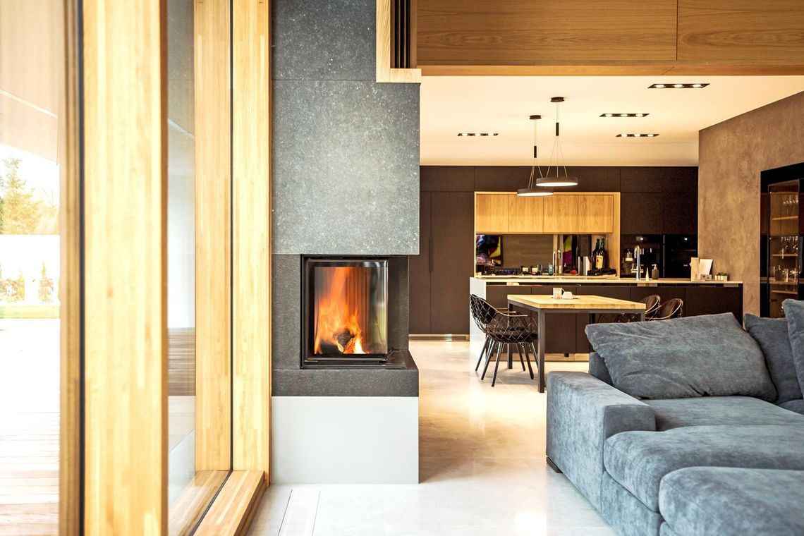 Nowoczesny kominek w spieku, realizacja Bizmet