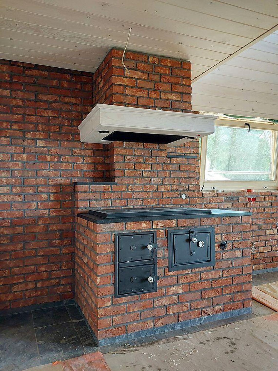 Akom: Drzwiczki i okucia do kuchni JOKR – profesjonalne rozwiązania. Szeroki wachlarz produktów do realizacji zduńskich okucia i drzwiczki do kuchni jokr akom