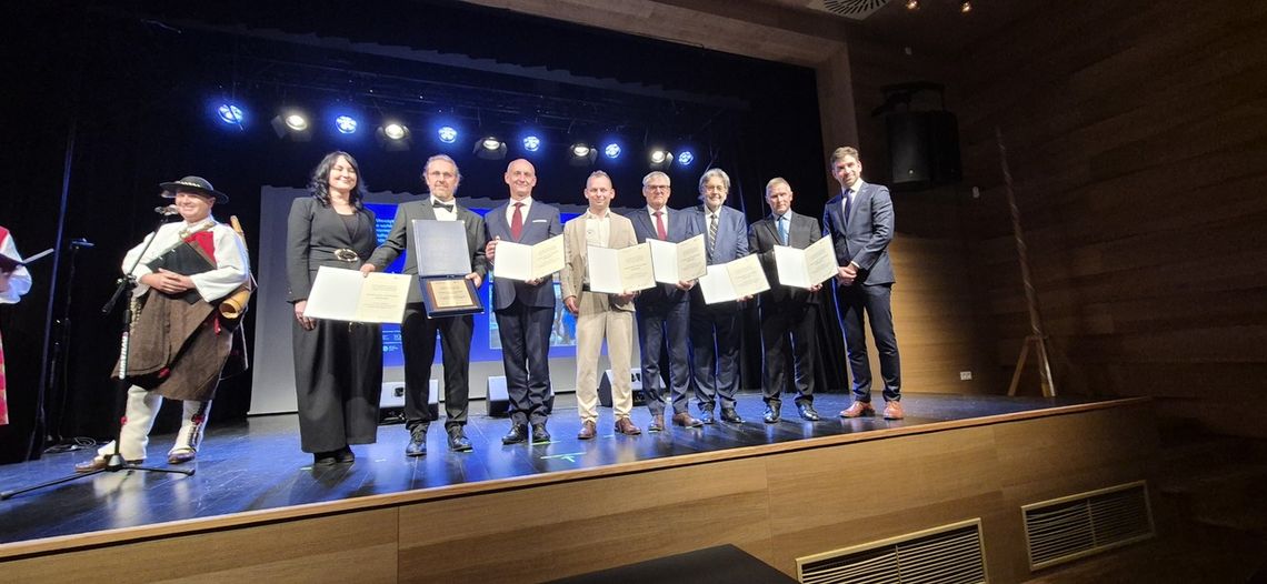 Gala w Ludźmierzu. Zduni odebrali decyzję o wpisie na Krajową listę dziedzictwa Gala w Ludźmierzu. Zduni odebrali decyzję o wpisie na Krajową listę dziedzictwa