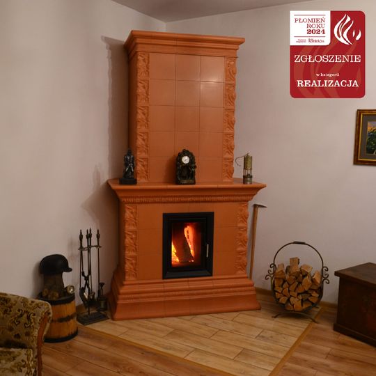 pomarańczowy piec kaflowy