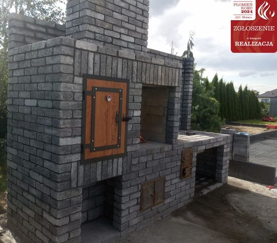 urządzenie ogrodowe wykończone cegłą