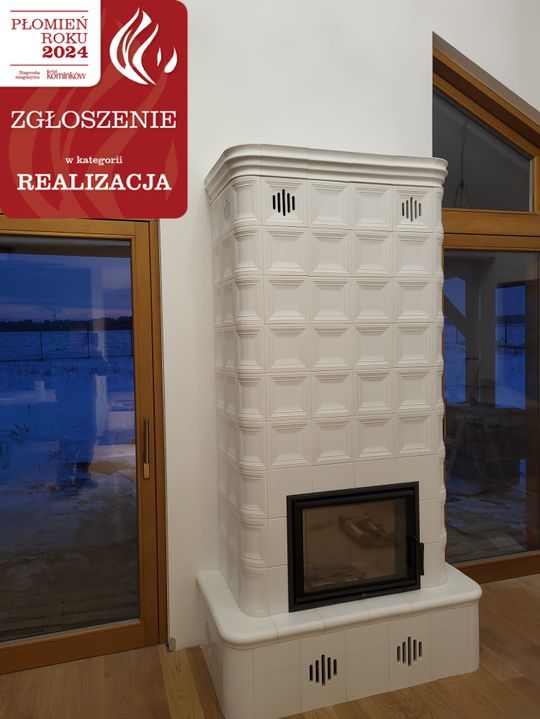 kominek z białymi kaflami