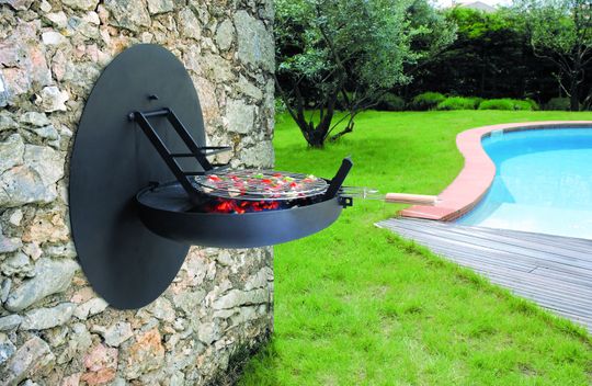Stalowy grill ścienny Grill zajmujący mało miejsca
