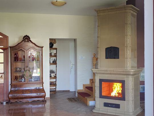 Piec kaflowy Beżowy piec kaflowy