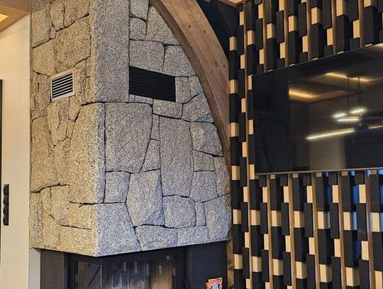 Kominek narożny, prosta zabudowa