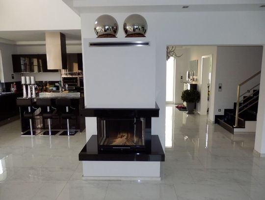 Kominek z potrójną wizją ognia