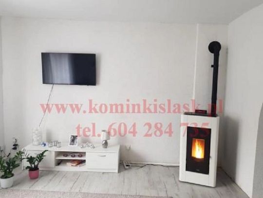 Biały piecyk wolnostojący