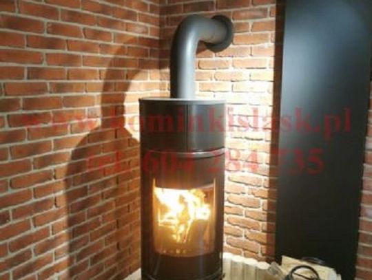 Piecyk na ceglanej ścianie