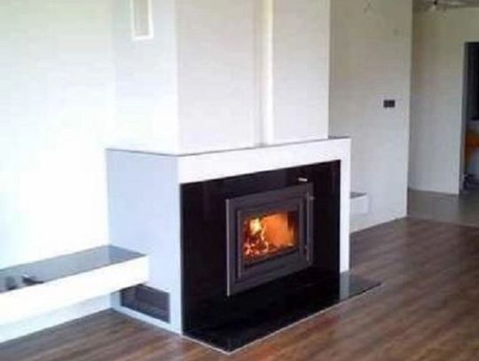 Kominek z obwódką czarną