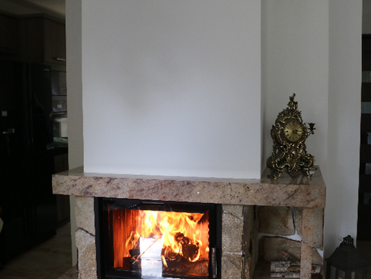 Kominek  z wnęką na drewno