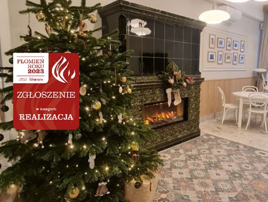 Kominek elektryczny w zielonych kaflach