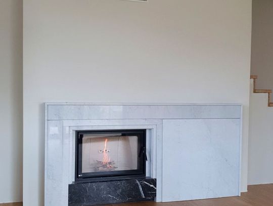 Nowoczesny portal kominkowy