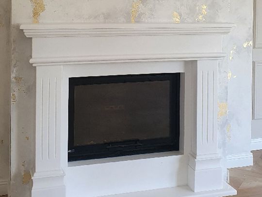 Portal z białego marmuru