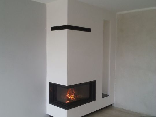 Kominek z wnęką na drewno