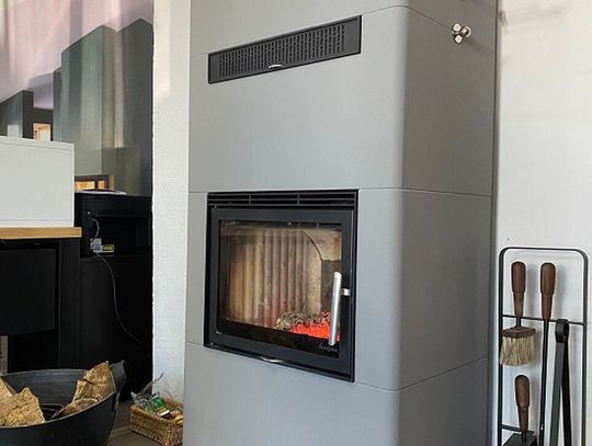 Kominek z płaską szybą