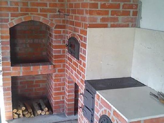 Ceglana kuchnia zewnętrzna