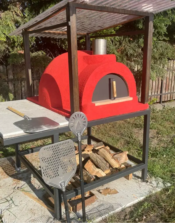 solomasterpiece-piec-chlebowy-w-czerwonym-kolorze