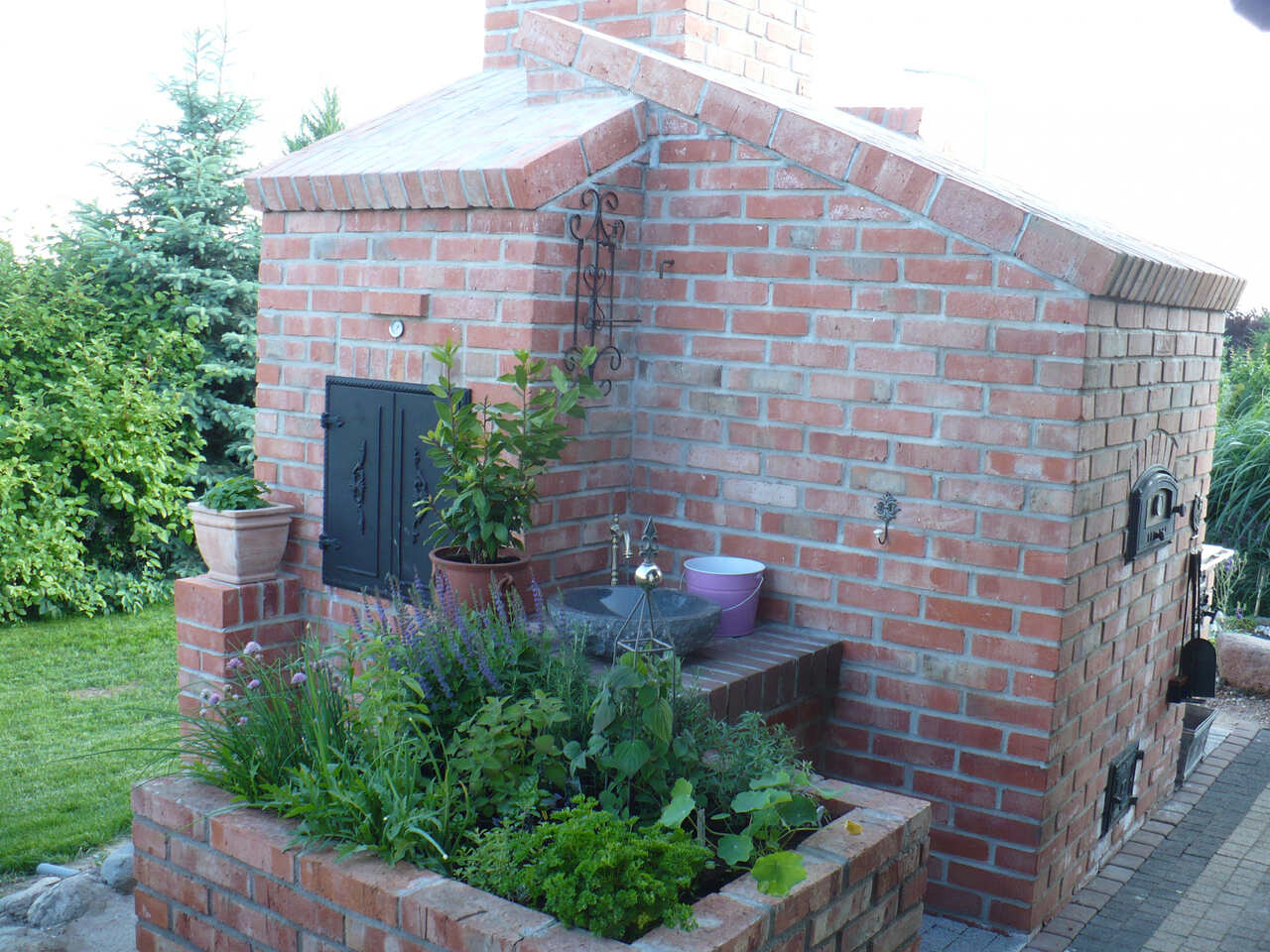 wędzarnia ogrodowa z cegły